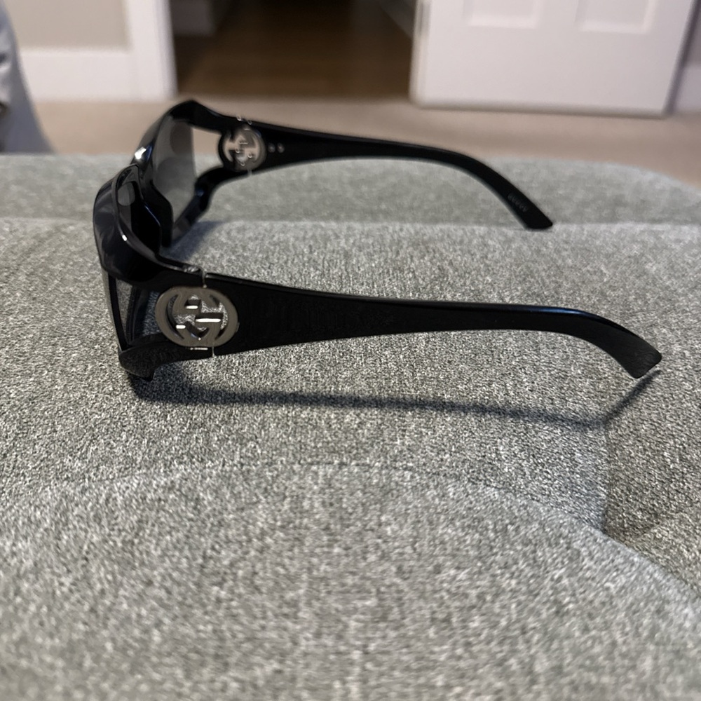 Gucci Chic Black Rectangular Sunglasses - image 2